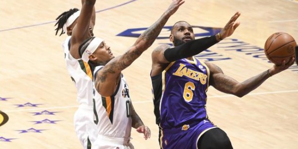 NBA,爱德华兹45分准绝杀尼克斯,森林狼加时逆转登顶东部