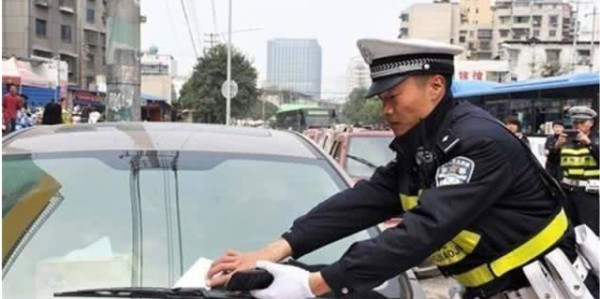  埃弗顿财务违规被扣分，英超公平性引争议  