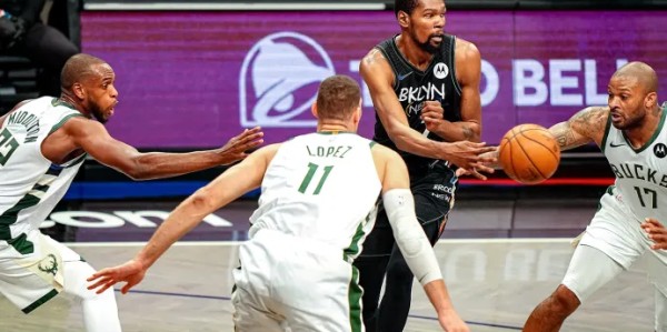 NBA-字母哥争议压哨绝杀凯尔特人，终结对手五连胜登顶东部引热议
