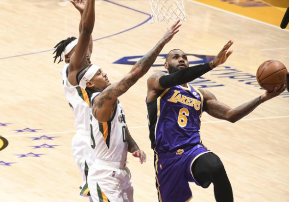 NBA,爱德华兹45分准绝杀尼克斯,森林狼加时逆转登顶东部